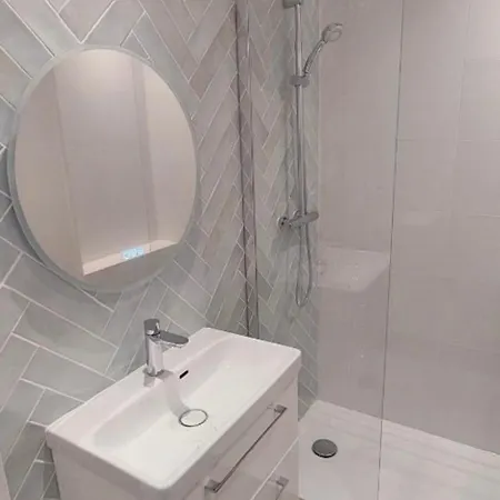 Apartament Bas Cimiez- Coquet F1, Climatisee, Parking Nicea